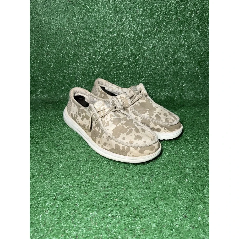 Hey Dude Wendy Womens Size 7 Cow Print Beige White Hippie Comfort Slip On Shoes - Picture 2 of 9